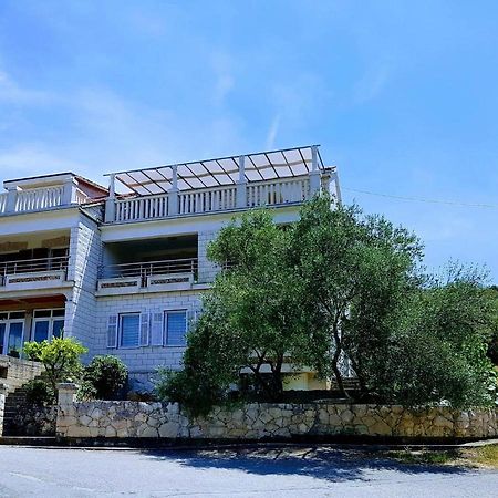 Apartmani Luka Zrnovo ภายนอก รูปภาพ