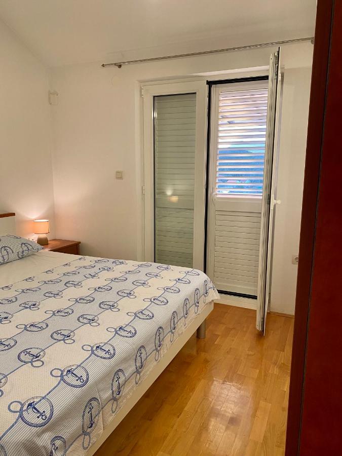Apartmani Luka Zrnovo ภายนอก รูปภาพ