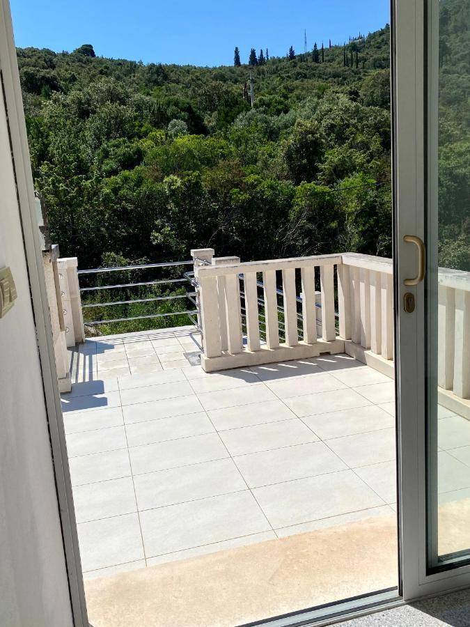 Apartmani Luka Zrnovo ภายนอก รูปภาพ