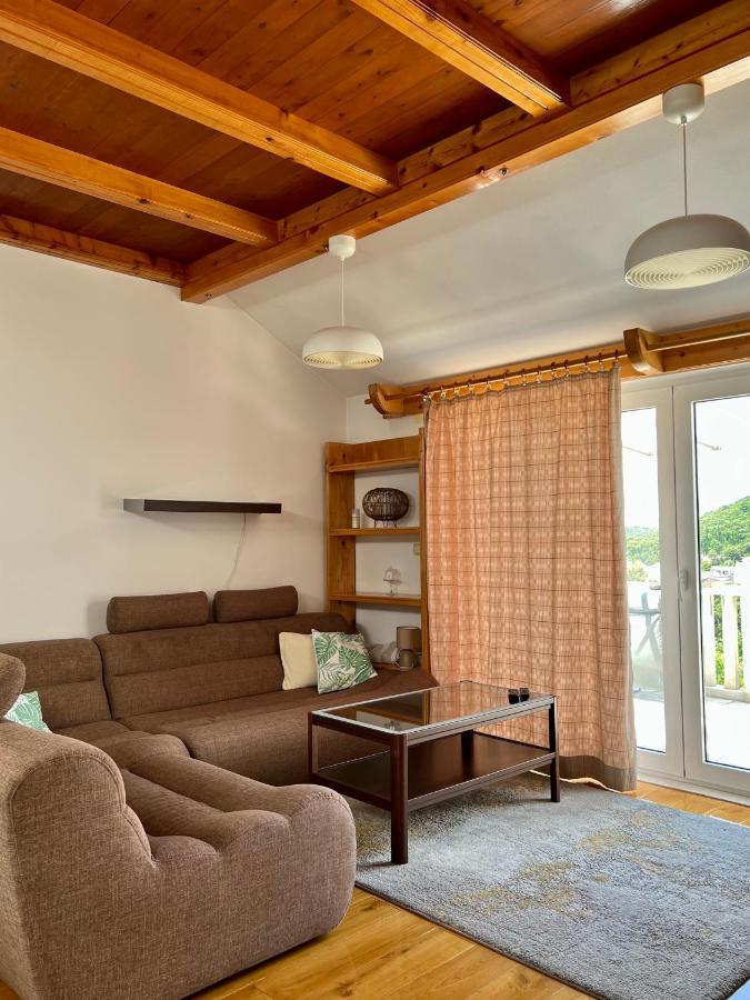 Apartmani Luka Zrnovo ภายนอก รูปภาพ